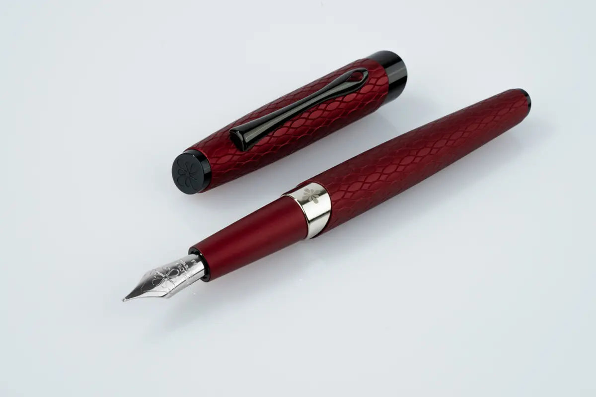 Diplomat Cobra Fountain - Burgundy