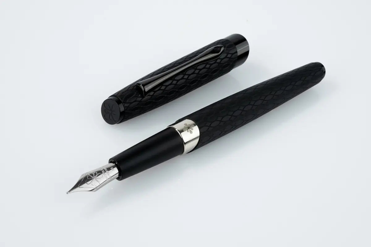 Diplomat Cobra Fountain - Black