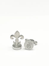 Global Solutions Metal Wax Seal 3/4" with Fleur-de-lis handle - Hand Peace Sign