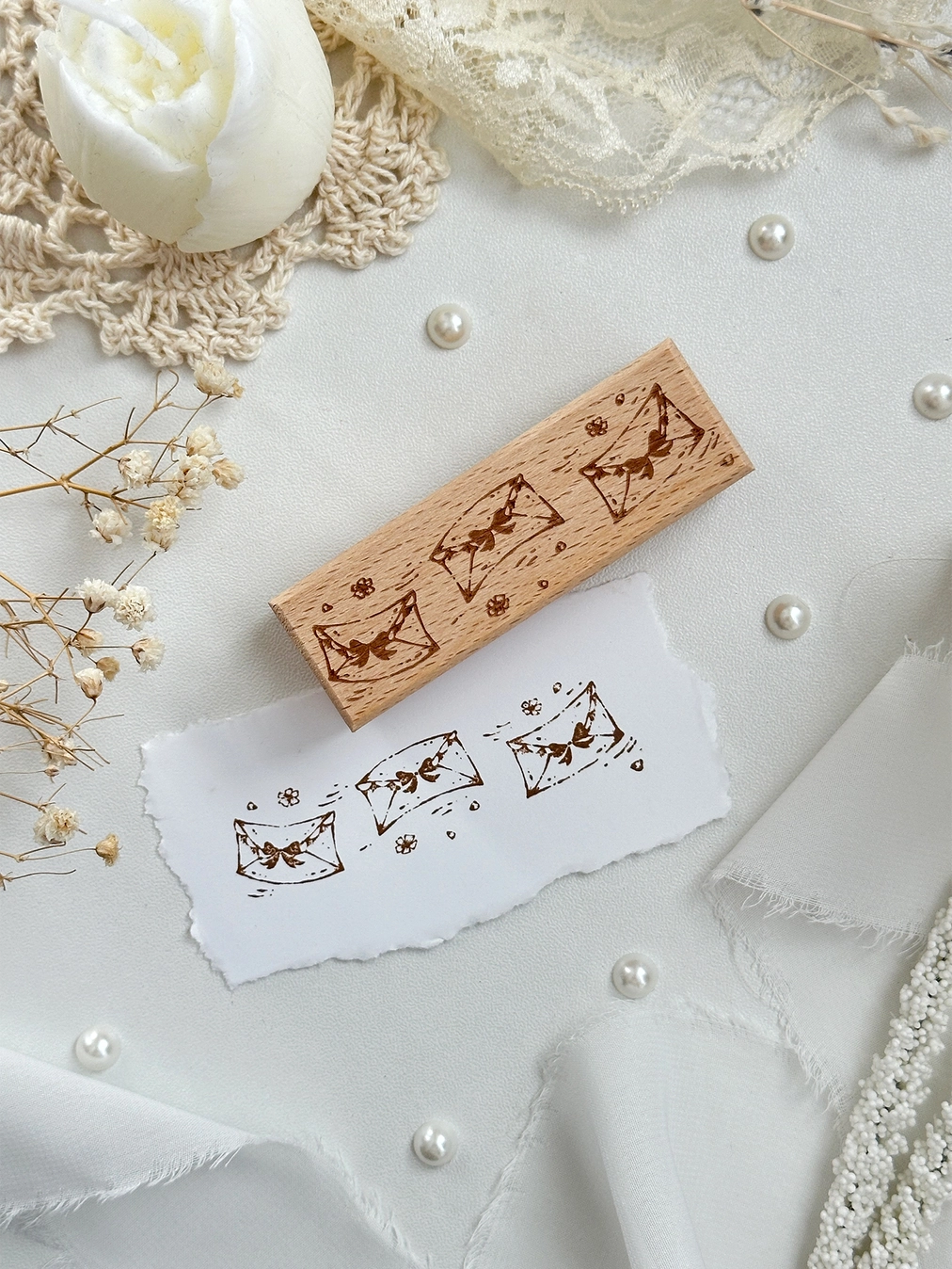 Leelajournals Wood Stamp - Flying Love Letters