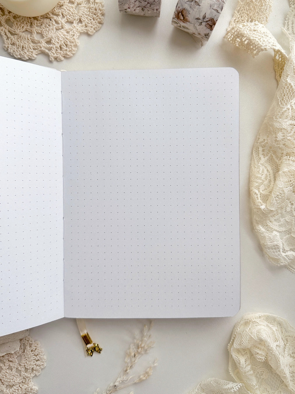 Leelajournals - 120gsm Notebook - Tulip - A5 - Dot