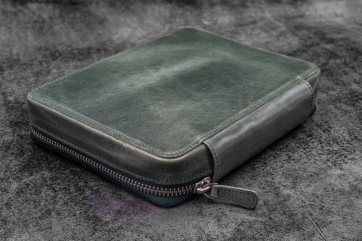 Galen Leather Co. Zippered A5 Wide Expansi Folio - Crazy Horse Forest Green