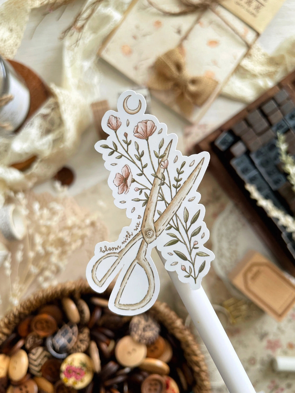 Leelajournals Sticker - Floral Scissors