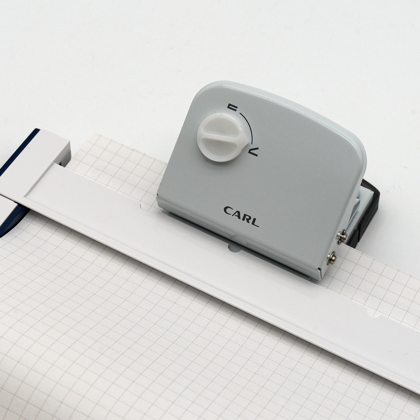 Carl Loose Leaf hole punch A5/B6 18-20 hole compatible