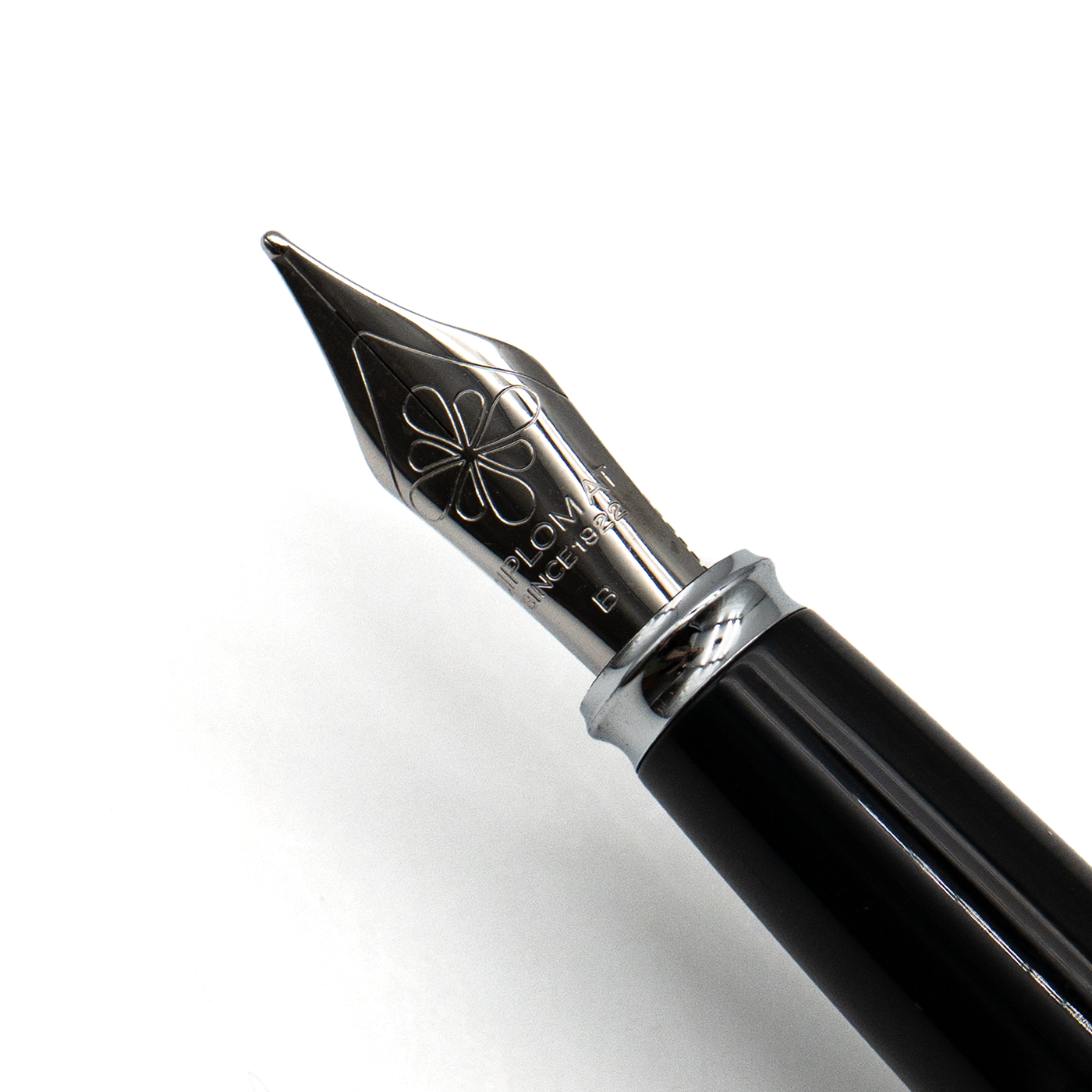 Diplomat Excellence A2 Fountain - Guilloche Stripes Chrome