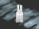 This glitter contains silver and blue pearls. 
