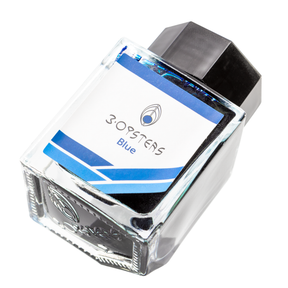 3 Oysters Blue from the Delicious collection is a classic medium blue fountain pen ink with medium shading. It dries in 50 seconds in a medium nib on Rhodia and has a slightly dry flow.The glass bottle has a cut out corner to lean the bottle for a decorative display. 3 Oysters ink is made in Korea.  Pantone color: 2945C